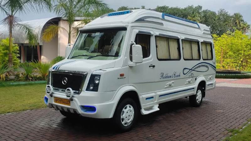 17 Seater Tempo Traveller